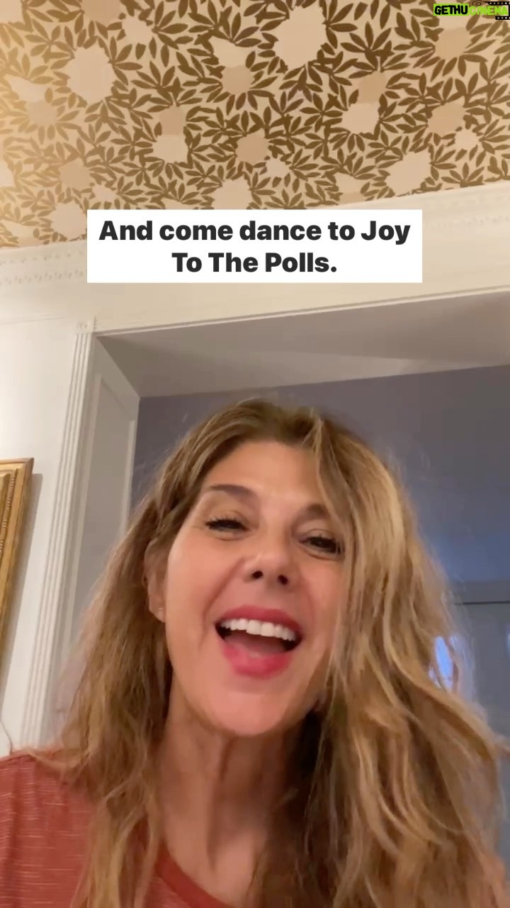 Marisa Tomei Instagram - “Come dance to Joy To The Polls!” 💌📬️ If you were waiting for an invitation to make your voice heard this Election Day, @marisatomei and @joytothepolls are rolling out the red carpet. 🗳️ This Nov. 8th, make a plan to #VOTE and if you’re in Philly, make sure you’re following @JoyToThePolls to find out where DJ @questlove, @djjazzyjeff, @djdiamondkuts, and @cosmobaker will be popping up with surprise sets outside polling places all over town to get you grooving while you wait in line to vote — with host @daynejordan3d our friends at @pizzatothepolls🍕! 💃🏽🕺🏻🪩🎵 We’re dancing voting like our rights depend on it — because they do. The stakes are high this November 8th, as Marisa reminds us: “This election, our rights and our freedoms are on the line so we have to vote like we never have before. We have to protect them.” #JoyToThePolls #GOTV #Midterms #Midterms2022 #ElectionDay #PAvotes #Philadelphia #Pennsylvania #Philly 