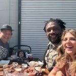 Marisa Tomei Instagram - Reminiscing on good food, good friends, good vibes… A week ago with @questlove, @seekaychin, @suspanther and bb 🥰 Delicious spread by @kgbbq