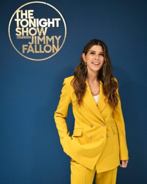 Marisa Tomei Instagram - Love to my glam squad… 

Hair #heleneeavy
Makeup @jameskaliardos 
Styling @cryoungin 
Suit @gabrielahearst 
Shoes @manoloblahnik 
Jewels @jenniferfisherjewelry