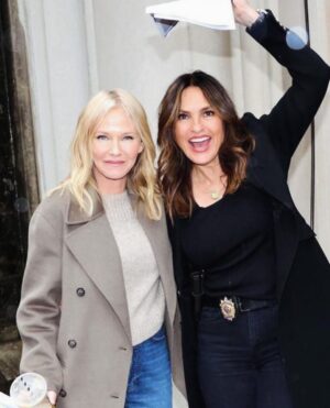 Mariska Hargitay Instagram - #Reunited and it feels so good! #MeAndMyGirl  #raindropskeepfallingonmyhead #DynamicDuo #GirlPower #LadyBosses  #FierceFriendship #Svu25