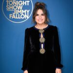 Mariska Hargitay Instagram - @therealmariskahargitay is here to talk Season 25 of @nbclawandorder on @nbc! #LawAndOrder #SVU #FallonTonight 📷 @toddowyoung