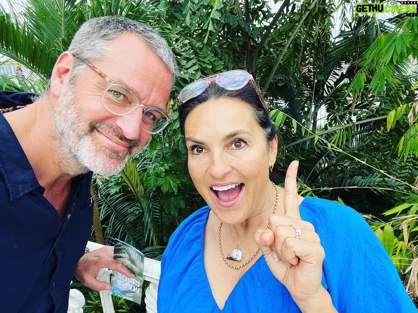 Mariska Hargitay Instagram - #kewgardens #botanicalgardens #magicgatden #secretgarden #gardenlover #gardengoals #nature #nurture #gardening #green #magiclily #magiclilies #goodforthesoul #renew #rejuvenate # connect #peace #quiet #beauty