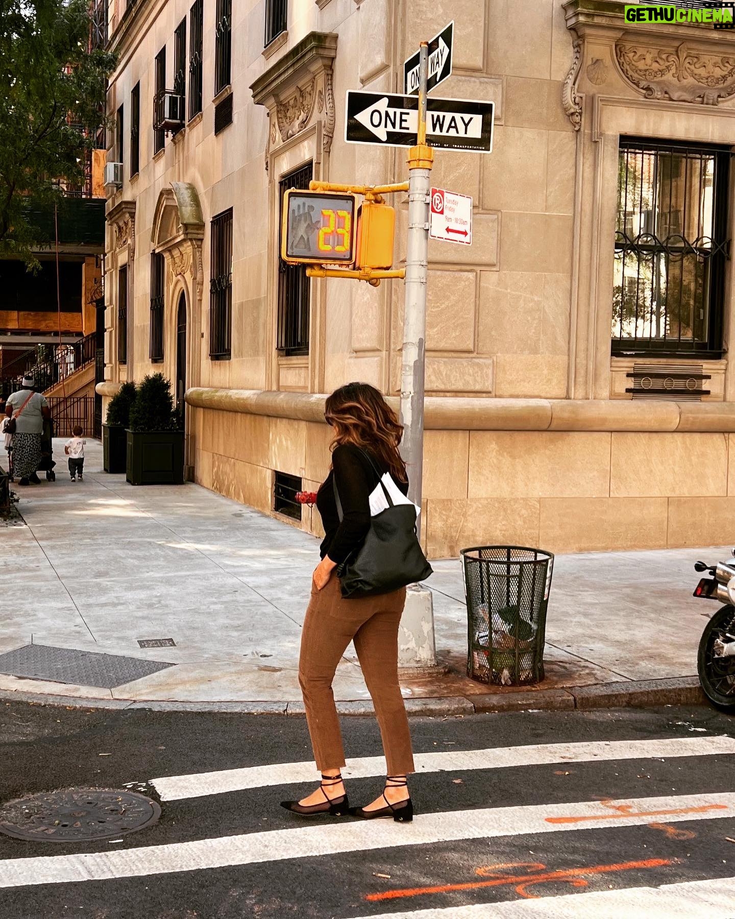 Mariska Hargitay Instagram - One way and that’s forward. #keepgoing