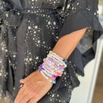 Mariska Hargitay Instagram - #CaptainBenson knows how to take orders! “So make the friendship bracelets”…. Are you ready for it? 🫶🏼 #bejeweled