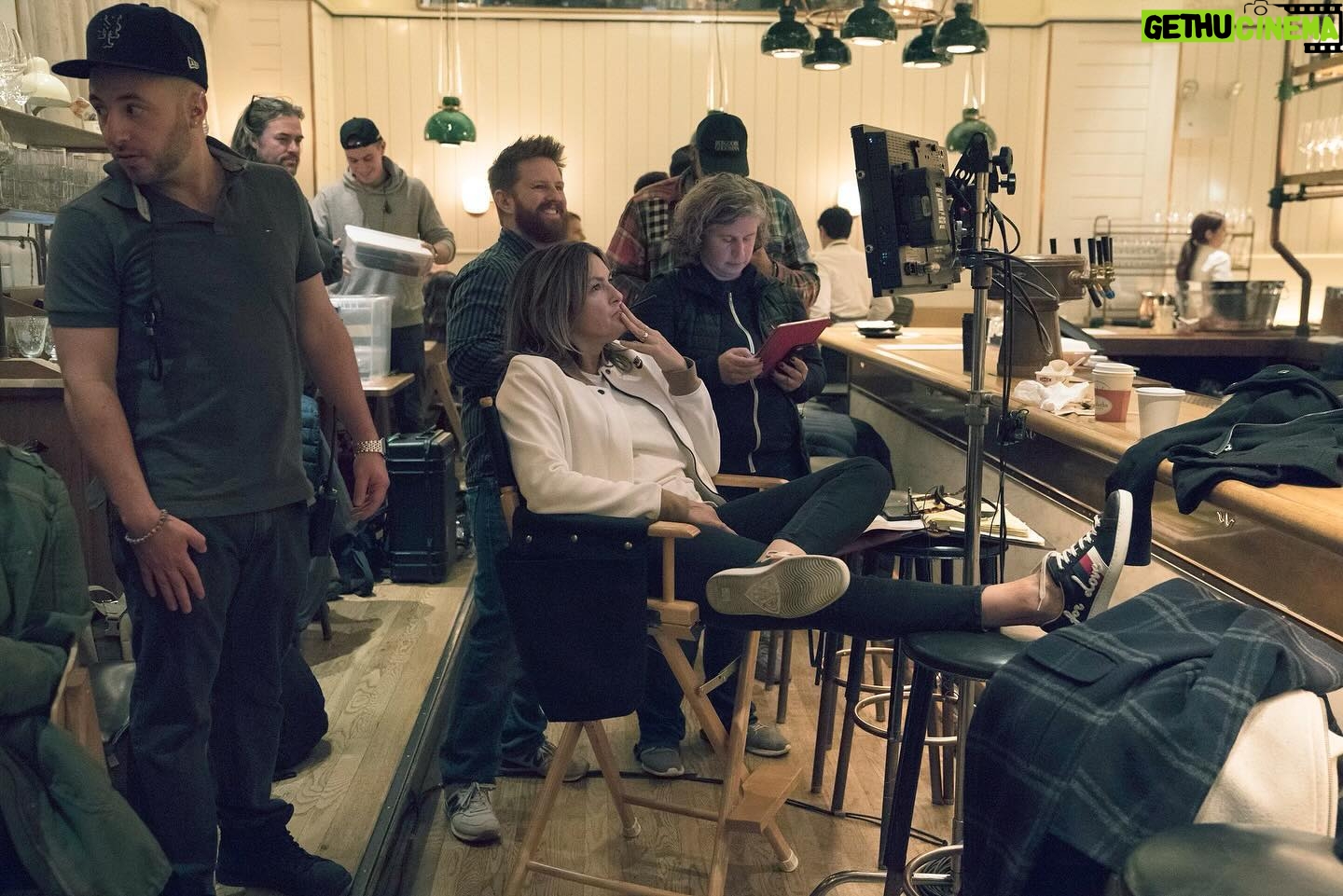 Mariska Hargitay Instagram - Elite fans know this isn’t @therealmariskahargitay’s first rodeo directing #SVU! 🎬 Don’t miss this Captain star and direct an all-new Law & Order Thursday on @nbc.