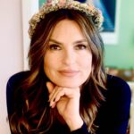 Mariska Hargitay Instagram – Thank you sweet Jane @petalandgem for making me a birthday queen with a beautiful and delicate #FlowerCrown  #FlowerPower #Halo #FlowerHalo #PetalPusher🌸 #BirthdayQueen  #ClearYourEnergy #HealingVibrations #Handmade 🌸🌸 #Delicate #SometimesYouNeedALittlePretty #NothingBetterThanFlowersInOurHair