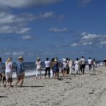 Mariska Hargitay Instagram - I’m filled with enthusiasm, hope, gratitude and, most of all, so much joy after our glorious 4th Annual Joyful Heart Hamptons Beach Walk. I’m always so moved by how our community comes together to talk, share, laugh, learn—and recommit to transforming the way our society responds to sexual assault, domestic violence and child abuse. As we walked down the beach, we held shells with the names of loved ones and survivors written on them as a symbol of collective support. Deepest thanks to all of you! #JoyfulHeartFoundation #CollectiveSupport #UniqueHealingPathways 💙💚💙💚❤️