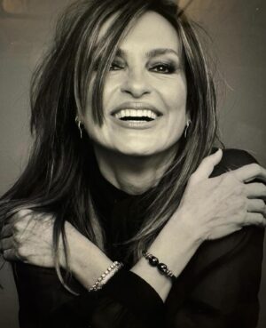 Mariska Hargitay Instagram - Thank you dear sweet @mrchrismcmillan, for making magic, for making art, and for elevating everything you do. You’re a light. @variety @vsteves