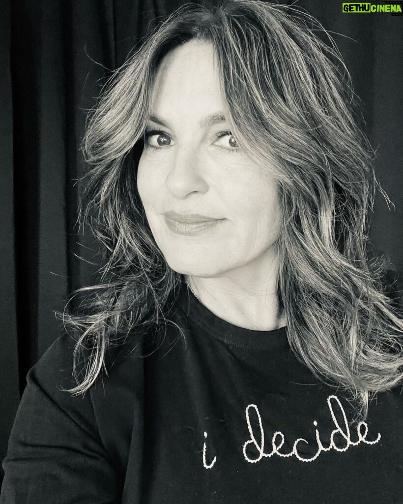Mariska Hargitay Instagram - To our Joyful Community, as promised, we have added an additional item to the @linguafrancanyc collaboration: the “i decide” t-shirt, 100% of proceeds benefiting the Joyful Heart Foundation. Available now at the link in our bio!