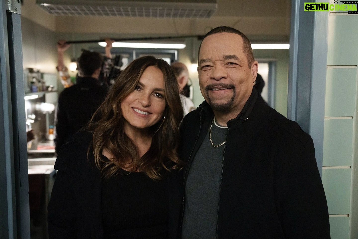 Mariska Hargitay Instagram - Lights, ✨ legends✨ , action! 🎬 All-new Law & Order Thursday TONIGHT 8/7c on @nbc.
