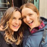Mariska Hargitay Instagram - Love this lady! Such a joy and privilege to work and laugh with the ridiculously talented and simply wonderful Jordana! #SheRocks #BensonandSykes #Welcome #MaddiesHome #GirlPower #wegotthis #ZoneRouge #StrongerTogether