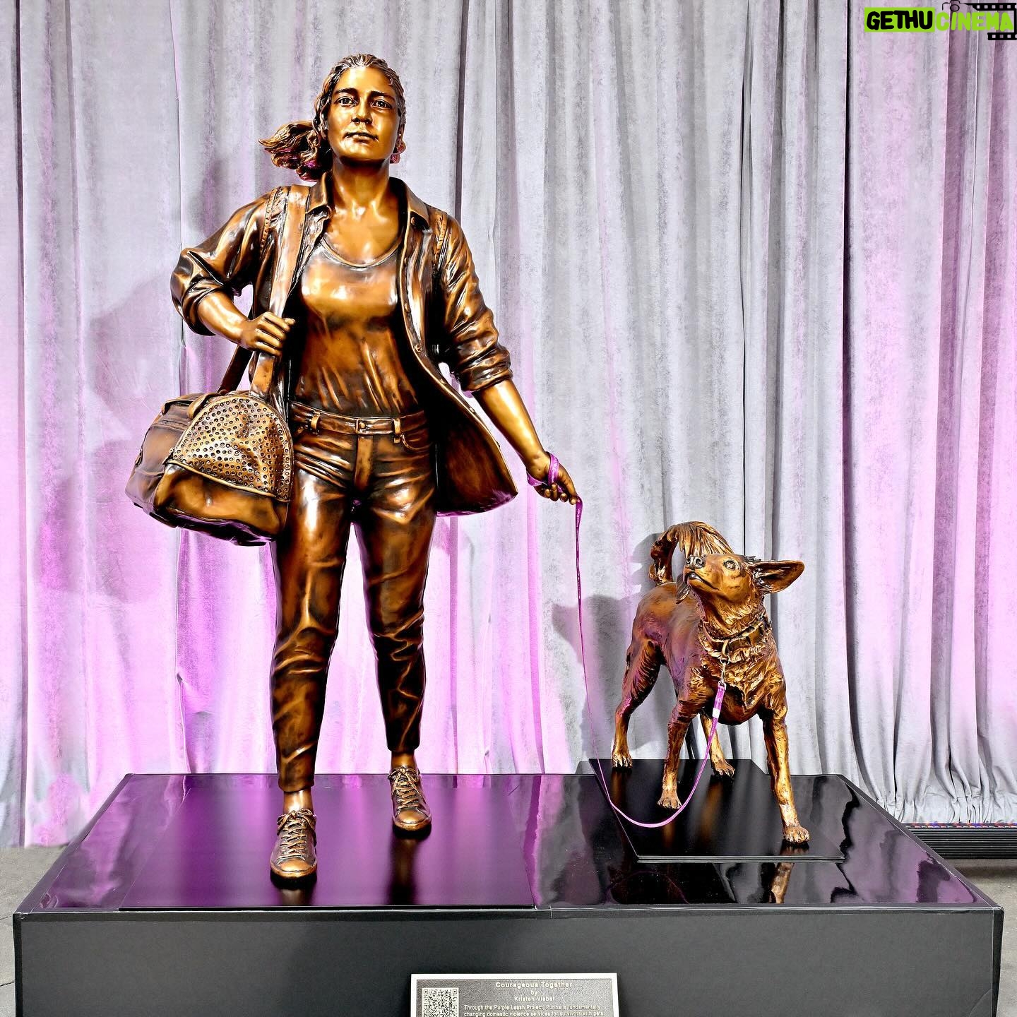 Mariska Hargitay Instagram - #AD I’m proud to partner with @Purina in support of the Purple Leash Project! On May 6th, Purina unveiled a new statue, Courageous Together, by artist Kristen Visbal, to shine a light on a key barrier that many survivors of domestic abuse with pets face—there aren’t enough pet-friendly domestic violence shelters. In collaboration with the nonprofit @redroverorg Purina created the Purple Leash Project to establish a world where no one is trapped in abuse because they can’t take those they love with them. #PurinaPartner #PurpleLeashProject 💜