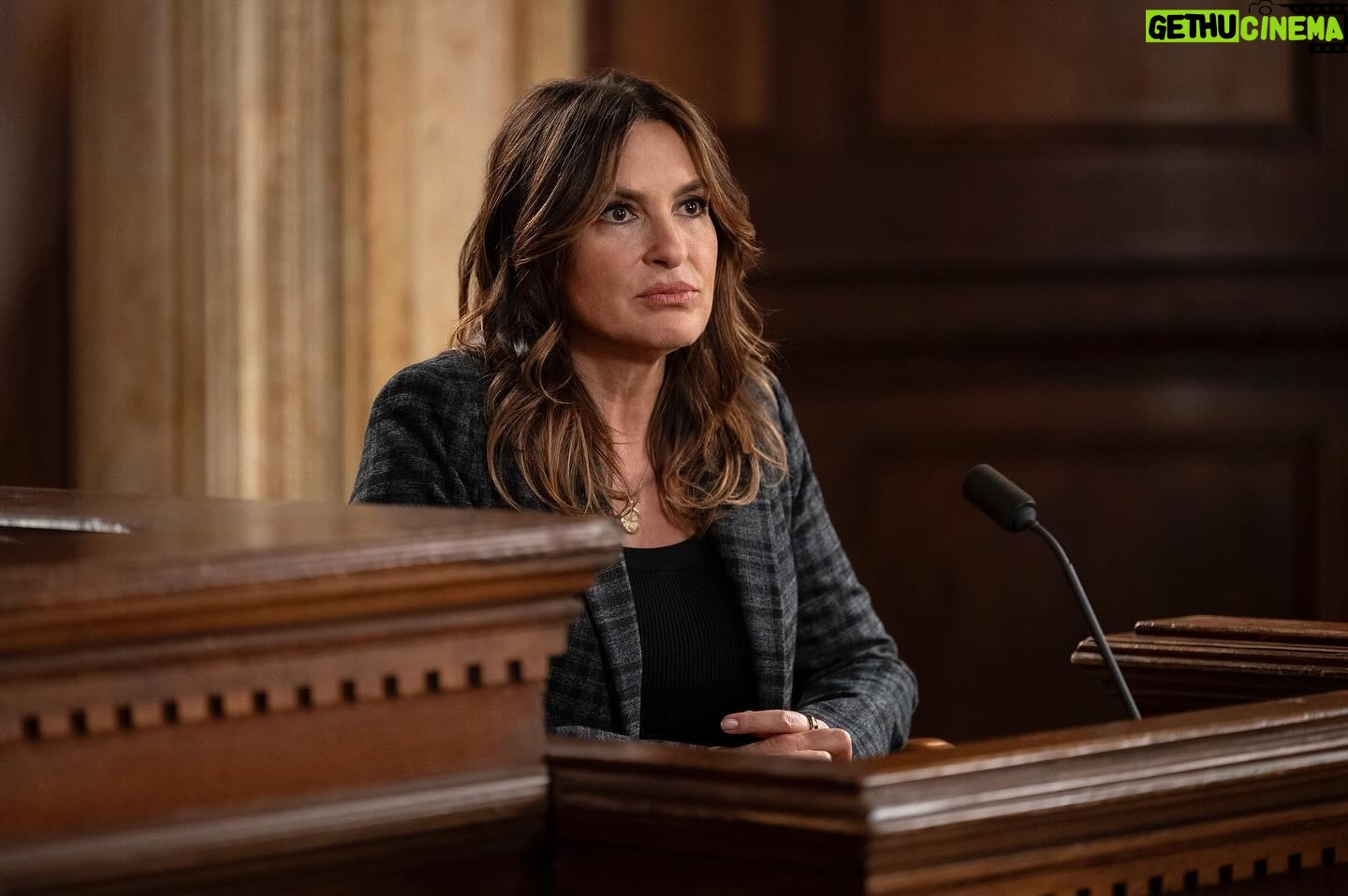 Mariska Hargitay Instagram - Squad, this is your Captain speaking. 🫡 Don’t miss an all-new #SVU TONIGHT 9/8c on @nbc and streaming on @peacock.