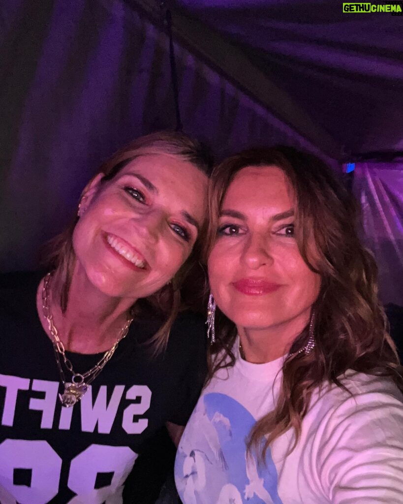 Mariska Hargitay Instagram - Still in the afterglow of the most magical night. Deepest gratitude to @taylorswift for your poetry and wisdom. You inspire us and connect us to our #delicate tenderness, joy, hope and strength—and most of all, our wish to live and love courageously. Thank you, Taylor, for all you do and all you are. 🫶🏼💖🌟 Thank you 🌳♥️