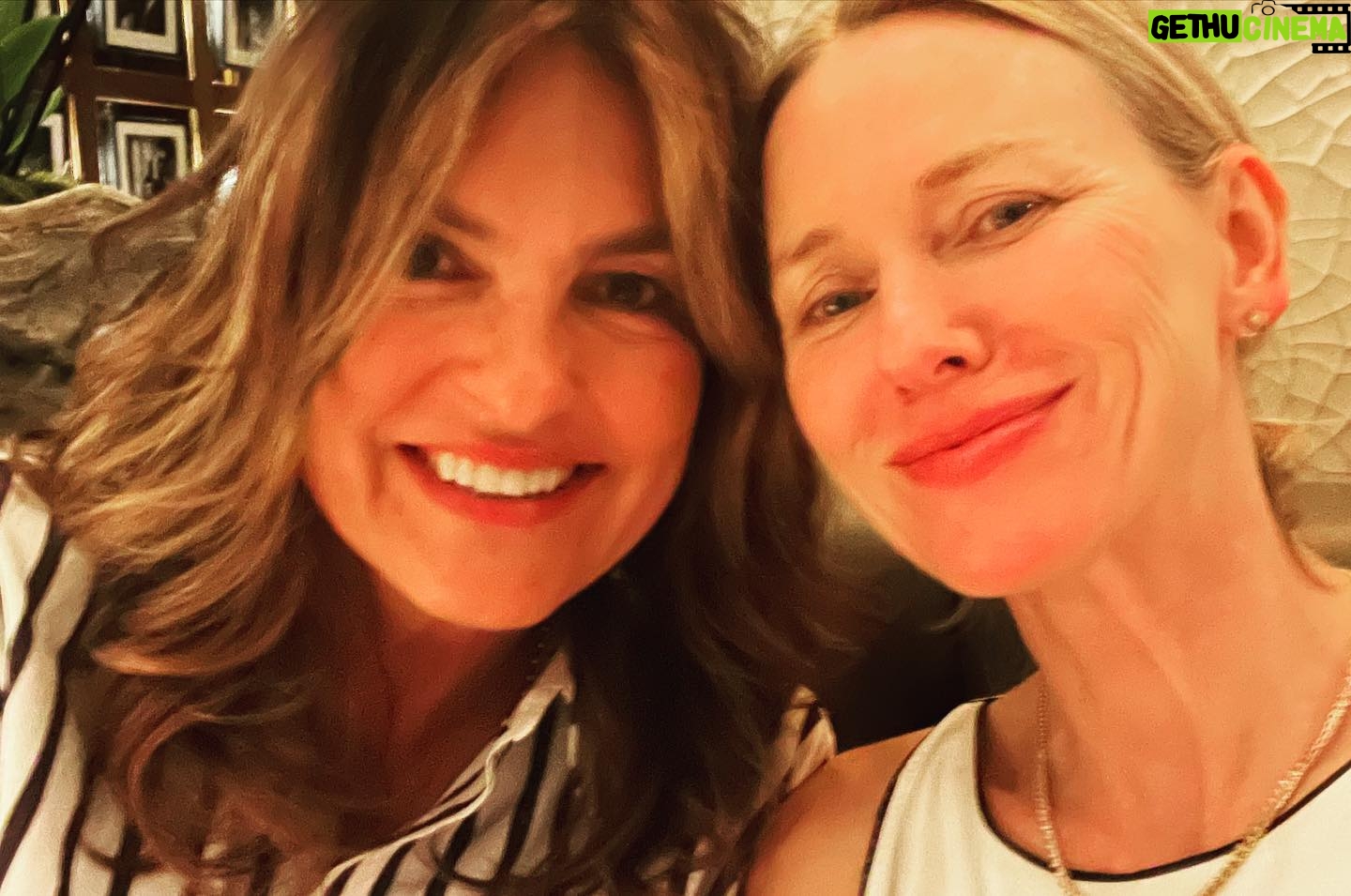 Mariska Hargitay Instagram - #LondonHighlights hanging with the #newlyweds 💍♥️🇬🇧 congratulations to #naomiandbilly #love #londonlife #patriots #brillianttomhollander