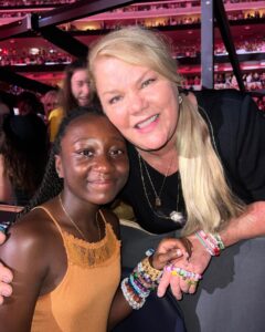 Mariska Hargitay Instagram - Still in the afterglow of the most magical night. Deepest gratitude to @taylorswift for your poetry and wisdom. You inspire us and connect us to our #delicate tenderness, joy, hope and strength—and most of all, our wish to live and love courageously. Thank you, Taylor, for all you do and all you are. 🫶🏼💖🌟 Thank you 🌳♥️