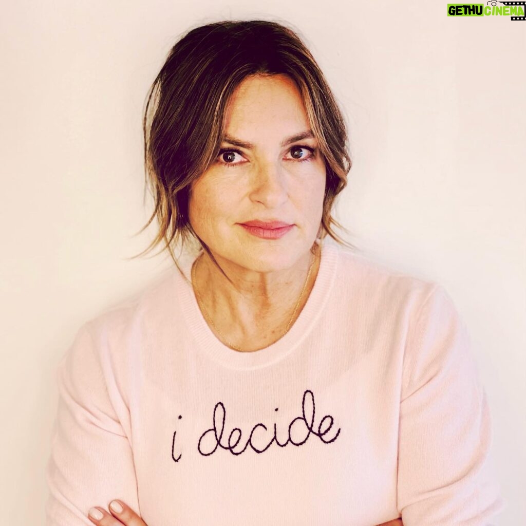 Mariska Hargitay Instagram - UPDATE: Next week, we will be releasing a t-shirt option as well! Keep an eye out for it here. This International Women’s Day is an opportunity to reflect on the strides that have been made for women’s rights and the work that’s left to be done. At Joyful Heart Foundation, we’re committed to advocating for survivors of gender-based violence. We are thrilled to partner with @linguafrancanyc in honor of International Women’s Day with a limited edition cashmere sweater hand stitched by women in NYC bearing the powerful message, “I Decide.” In a world where the voices of survivors often go unheard, this collaboration serves as a beacon of strength and resilience. Mariska Hargitay, our fearless founder, felt profound resonance in her message “I Decide,” making it a guiding principle in her life. This collaboration with Lingua Franca allows us to amplify the vital message of agency and self-determination. Link in our bio to purchase!