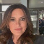 Mariska Hargitay Instagram - #ThatFeelingWhen @savannahguthrie gives you a #FriendshipBracelet on #PremiereNight #SVU25 #SVU