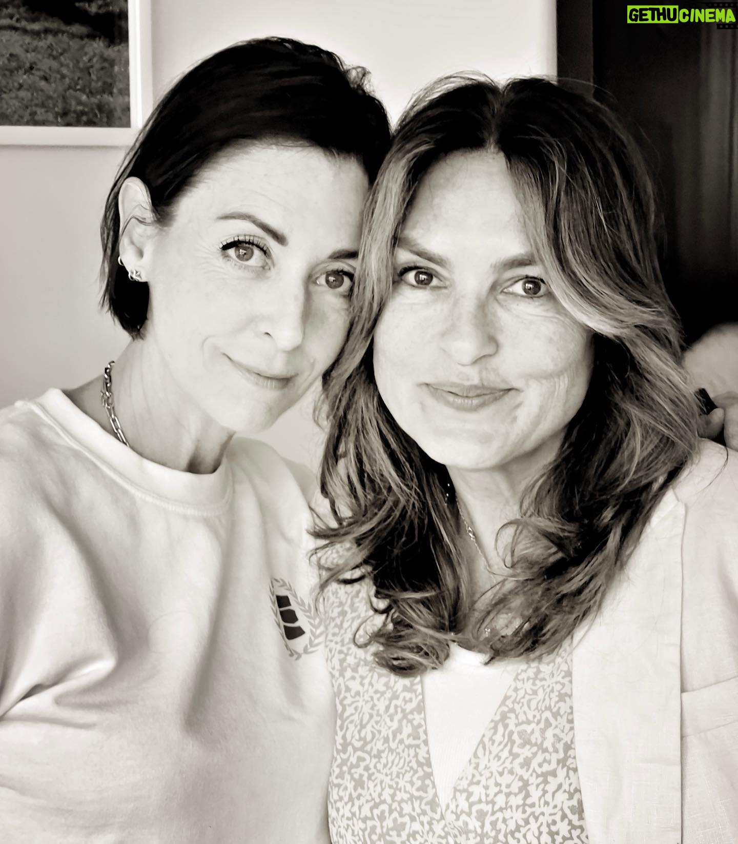 Mariska Hargitay Instagram - London highlights.🇬🇧 Got to spend time with this magical lady with her magical eye📷♥️ #suchajoy #whatabuzz #iwantmore @marymccartney #FriendsWhoInspire