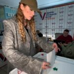 Mariya Boyko Instagram - Мы с сестрой и братом уже успели побывать на участке и отдать свои голоса на выборах Президента РФ. Очень грамотная организация, которая сделала весь процесс быстрым и удобным. Самое время использовать свое право голосовать за будущее нашей страны. Как сказал президент, только народ России вправе определять, как и какую страну строить, поэтому приглашаю вас принять участие в этом важном событии, тем более, что проголосовать можно в ближайшие два дня✅