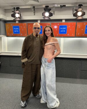 Mariya Boyko Instagram - С Днем Рождения, дорогой Михаил Захарович! 🫂
Желаю здоровья и близких рядом всегда. Счастлива петь с Вами. 💋
