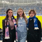 Mariya Boyko Instagram - Страна должна знать своих героев в лицо!!! Сегодняшний матч посетили сотрудники Крокуса, герои, награжденные медалями «За заслуги перед обществом» при теракте. Артем Донсков, 14-летний школьник, который работал в гардеробе Крокуса и помог вывести людей из горящего здания, и София Мейер, сотрудница, которая не поддалась панике и вывела посетителей лож из здания. Также игру посетил комментатор, болельщик «Динамо» Виктор Гусев, который был в Крокусе и не пострадал во многом благодаря храбрости и самообладанию Софии. Гусев впервые встретился с Софией после событий 22 марта! Динамо провело матч в поддержку семей погибших и в помощь пострадавшим в результате теракта. Все средства от продажи билетов будут переданы на благотворительность. Перед началом матча была минута молчания и трогательная церемония с участием настоящих героев Крокуса, которые помогли десяткам людей спастись.