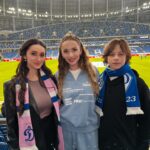 Mariya Boyko Instagram - Страна должна знать своих героев в лицо!!! Сегодняшний матч посетили сотрудники Крокуса, герои, награжденные медалями «За заслуги перед обществом» при теракте. Артем Донсков, 14-летний школьник, который работал в гардеробе Крокуса и помог вывести людей из горящего здания, и София Мейер, сотрудница, которая не поддалась панике и вывела посетителей лож из здания. Также игру посетил комментатор, болельщик «Динамо» Виктор Гусев, который был в Крокусе и не пострадал во многом благодаря храбрости и самообладанию Софии. Гусев впервые встретился с Софией после событий 22 марта! Динамо провело матч в поддержку семей погибших и в помощь пострадавшим в результате теракта. Все средства от продажи билетов будут переданы на благотворительность. Перед началом матча была минута молчания и трогательная церемония с участием настоящих героев Крокуса, которые помогли десяткам людей спастись.
