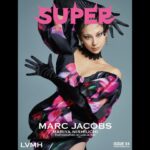 Mariya Nishiuchi Instagram - 「Super LVMH ~ Art de Vivre ~」 Leslie Kee photo exhibition 空中椅子での撮影。レスリーの撮影の次の日は必ず筋肉痛🤣 でも素敵な写真に仕上がるからとてもやりがいがある😇 Date : 19 April - 19 May 2024 Time : 11:00-19:00 Venue : Creative Space Akademia21 Harajuku 渋谷区神宮前5-27-7 (入場無料Free Admission) @lvmh @lesliekeesuper @supermagazinenyc @tokyo.r.pride #lvmh #supermagazine #lesliekee #superlvmh #tokyorainbowpride