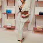 Mariya Nishiuchi Instagram - CHARLES & KEITH 渋谷店オープンとL'initialコレクションのデビューを記念して🌹 おめでとうございます🎉 @charleskeith_jp #CharlesKeithLinitial #CharlesKeithSS24 #チャールズアンドキース #ImwithCharlesKeith