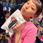 Mariya Nishiuchi Instagram - イタリアのブランドDSQUAREDのアイコンである "ゴシックベルトBAG"の新コレクションローンチイベントにて😎 サイズ感も質感も可愛い😍 ドレスに合わせても良いかも♪ @dsquared2 #DSQUARED2 #ディースクエアード#D2GOTH #PR