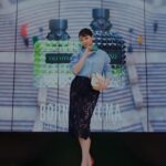 Mariya Nishiuchi Instagram - @valentino.beauty ヴァレンティノ ビューティ💚 新作クッションファンデーション＆フレグランスを表参道ストアにて試してみた。 クッションファンデーションはグリーンらのグリッター調が煌びやかで夏にうれしいマット仕上がり。 ハイカバーなのに軽い付け心地。 ストアもグリーンカラーの世界観で素敵でした 💚💚💚 #ValentinoBeauty #GreenStravaganza #PR #GoCushion #BornInRoma