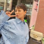 Mariya Nishiuchi Instagram - @valentino.beauty ヴァレンティノ ビューティ💚 新作クッションファンデーション＆フレグランスを表参道ストアにて試してみた。 クッションファンデーションはグリーンらのグリッター調が煌びやかで夏にうれしいマット仕上がり。 ハイカバーなのに軽い付け心地。 ストアもグリーンカラーの世界観で素敵でした 💚💚💚 #ValentinoBeauty #GreenStravaganza #PR #GoCushion #BornInRoma