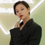 Mariya Nishiuchi Instagram - ついに！！！ 待ちに待ったプラダビューティーが3月20日から全国発売開始しました！！ そしてプラダ ビューティワークショップに参加してきました💎 パッケージもプラダらしい三角がモチーフで可愛くてサスティナブルだし、色もとても繊細で着け心地も良く早速お試しさせてもらいました！💄 そして保湿力抜群のリップ バームは男女問わずギフトにもおすすめだそうで私も早速ギフトに買います🤍 @pradabeauty @prada #PR #pradabeauty #プラダビューティ #prada