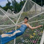 Mariya Nishiuchi Instagram - 150年の歴史を持つ日比谷公園にて、花と光に「Art」を掛け合わせたアートインスタレーション「Playground Becomes Dark Slowly」のアンバサダーとして登壇＆体験してきました！！🌸🌼 アートも公園も普段から大好きで、今回はそんな２つ、現実と非現実の融合で不思議な時間に。とても五感が刺激された時間になりました。 大巻伸嗣氏、永山祐子氏、細井美裕氏ら3名のアーティストさんによる企画や展示を通して皆さんもぜひ、素敵な時間を🌈 お子様から夜はカップルや友達と。 昼と夜また違った楽しみ方が出来ますよ🌹 4月27日-5月12日 開催時間 9:00-22:00 最終入場 21:45 場所 日比谷公園