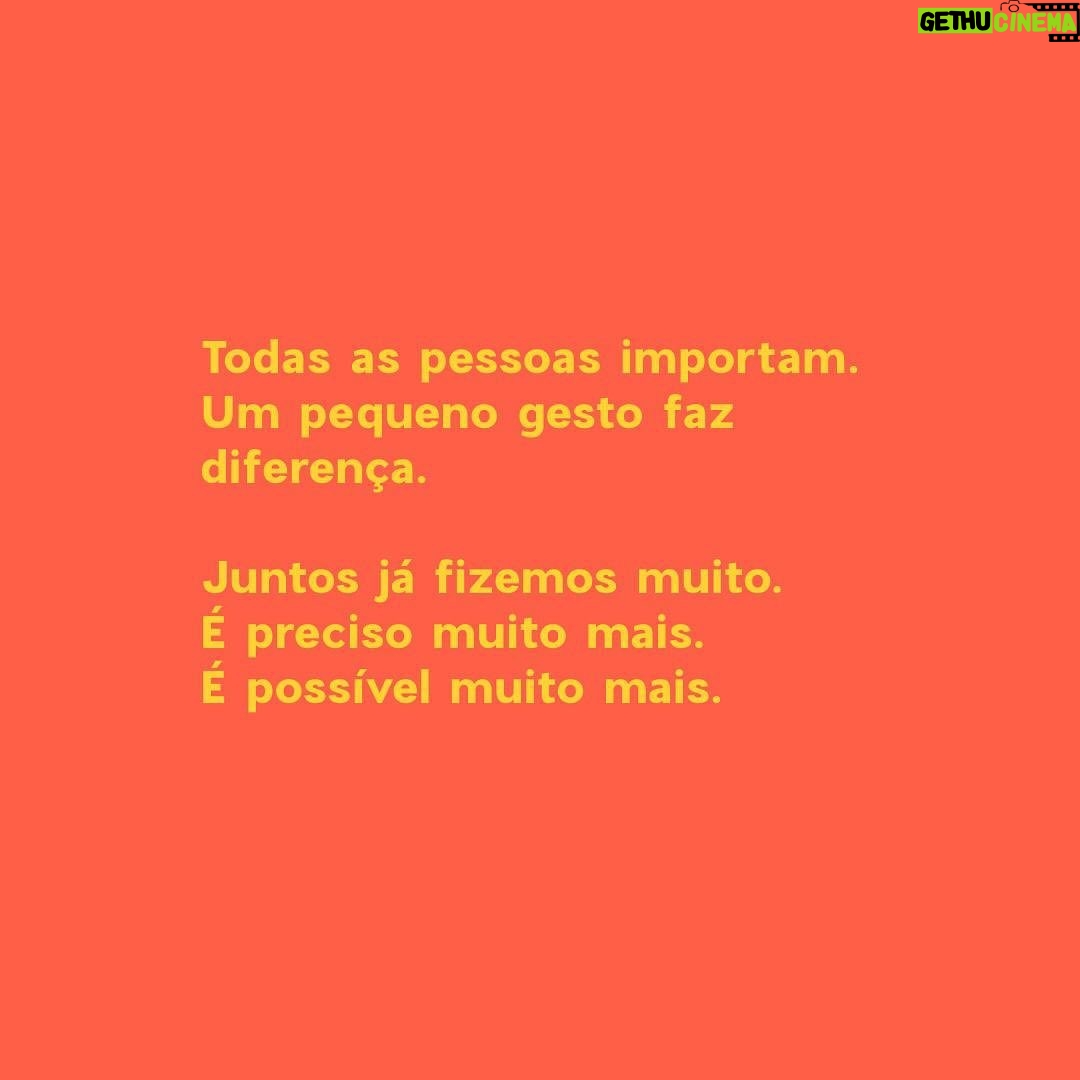 Marjorie Estiano Instagram - Eu participo dessa grande rede de voluntários. É muito fácil ajudar e não precisa sair de casa! Juntos podemos fazer muito. O trabalho aqui já começou. É possível colaborar de 3 formas: *Doação em dinheiro* p/remuneração de costureiras, entregadores ou compra de material. *Doação de tempo* montando viseiras, costurando, divulgando ou nos conectando a quem pode doar ou precisa de ajuda. *Doação de Material* contribuindo com tecido, elástico ou cadarço. Vamos sair dessa juntos! Quer ajudar? @doemascarasbrasil DoeMascarasBrasil@gmail.com WhatsApp 55 21 99145 1555 ❤️❤️❤️❤️