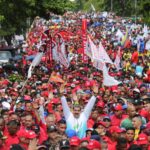 Marlene De Andrade Instagram - Una foto dice más que mil palabras… #LaEsperanzaEstaEnLaCalle Pdte. @NicolasMaduro @florescilia 🙏🏻🙏🏻🙏🏻🇻🇪 #felizdiadeltrabajador