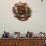 Marlene De Andrade Instagram – 🔵Derecho de palabra de la Vicepresidenta Ejecutiva de la República Bolivariana de Venezuela, Primera Vicepresidenta del Consejo de Ministros y Ministras del Poder Popular de Economía, Finanzas y Comercio Exterior, Doctora Delcy Eloina Rodríguez Gómez en ocasión de presentar el Proyecto de Ley contra el Fascismo, Neofascismo y Expresiones Similares, de acuerdo a lo consagrado  en el artículo 204 numeral 1 de la Constitución de la República Bolivariana de Venezuela.

🔵Presidente de la aN, diputado, Jorge Rodríguez: 
 
“Este es un pueblo que decidió  ser libre. Este es un pueblo de mujeres y hombres libres. Esta Ley que trae por encomienda del Pdte. @NicolasMaduro de mano de la Vicepresidenta Rodríguez, es una expresión necesaria para dar el debate con estos sectores de la vida política venezolana, que se definen como pertenecientes a la oposición”.

🔵Diputado Diosdado Cabello Rondón presenta la primera discusión del Proyecto de Ley contra el Fascismo, Neofascismo y Expresiones Similares, de conformidad con lo establecido en el artículo 104 del Reglamento Interior y de Debates de la AN.

🔵#02Abr || Queda aprobado por Mayoría Calificada, el Proyecto de Ley contra el Fascismo, Neofascismo y Expresiones Similares, en su primera discusión 🇻🇪🙏🏻🙏🏻🙏🏻
