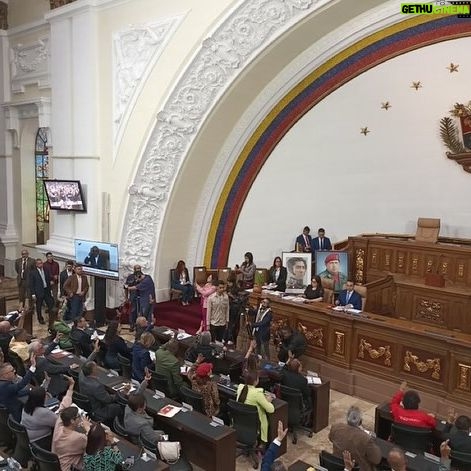 Marlene De Andrade Instagram - 🔵Derecho de palabra de la Vicepresidenta Ejecutiva de la República Bolivariana de Venezuela, Primera Vicepresidenta del Consejo de Ministros y Ministras del Poder Popular de Economía, Finanzas y Comercio Exterior, Doctora Delcy Eloina Rodríguez Gómez en ocasión de presentar el Proyecto de Ley contra el Fascismo, Neofascismo y Expresiones Similares, de acuerdo a lo consagrado en el artículo 204 numeral 1 de la Constitución de la República Bolivariana de Venezuela. 🔵Presidente de la aN, diputado, Jorge Rodríguez: “Este es un pueblo que decidió ser libre. Este es un pueblo de mujeres y hombres libres. Esta Ley que trae por encomienda del Pdte. @NicolasMaduro de mano de la Vicepresidenta Rodríguez, es una expresión necesaria para dar el debate con estos sectores de la vida política venezolana, que se definen como pertenecientes a la oposición”. 🔵Diputado Diosdado Cabello Rondón presenta la primera discusión del Proyecto de Ley contra el Fascismo, Neofascismo y Expresiones Similares, de conformidad con lo establecido en el artículo 104 del Reglamento Interior y de Debates de la AN. 🔵#02Abr || Queda aprobado por Mayoría Calificada, el Proyecto de Ley contra el Fascismo, Neofascismo y Expresiones Similares, en su primera discusión 🇻🇪🙏🏻🙏🏻🙏🏻