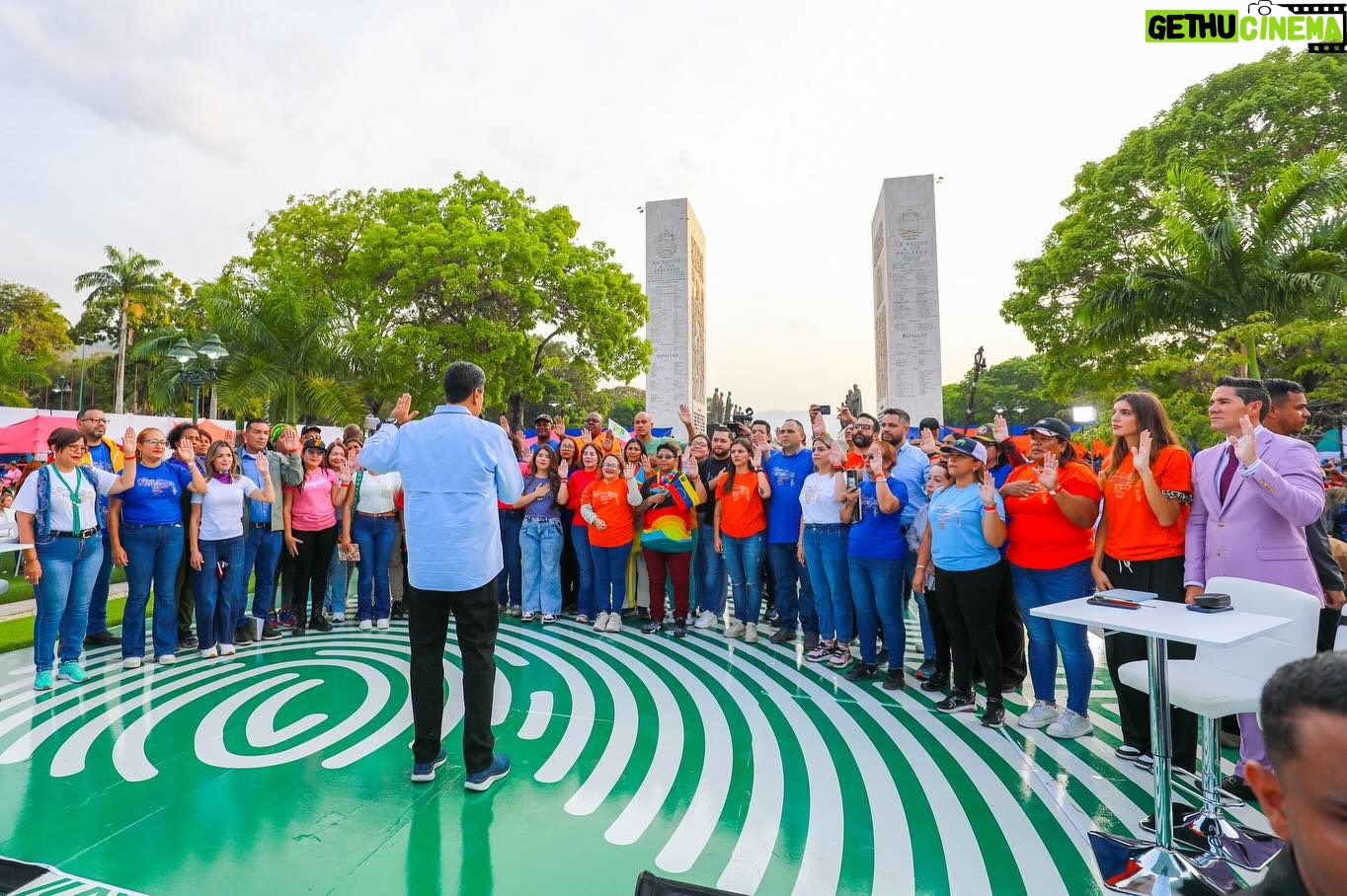 Marlene De Andrade Instagram - Pdte.@NicolasMaduro : Ha quedado juramentado el equipo nacional promotor del Gran Voluntariado por el Futuro de las 7T, para convocar a la mujer y al hombre de a pie, unir a todo el que se quiera unir por el destino grande de Venezuela, y preparar un gran movimiento por el futuro de nuestro país, para lograr las metas rumbo al 2030. ¡Vamos construyendo la gran fuerza para la Venezuela próspera! 🇻🇪🙏🏻🙏🏻🙏🏻 @florescilia