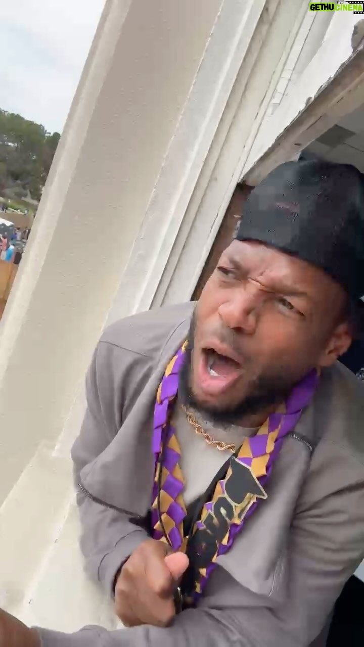 Marlon Wayans Instagram - How we Wayanses celebrate our children when they graduate college. Congrats son. So proud!!!