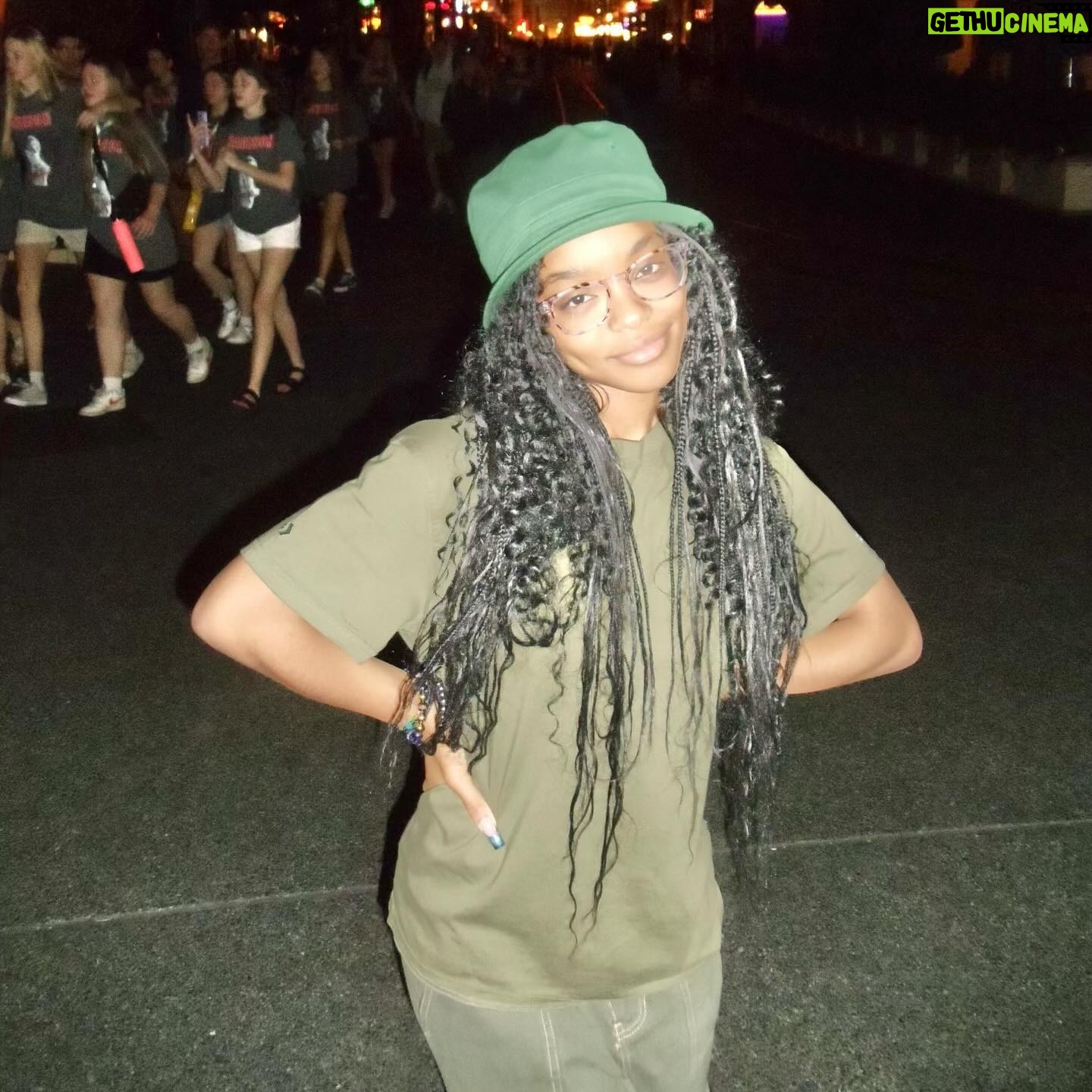 Marsai Martin Instagram - sis needed a break real quick lol, thanks @disneyland @disneyparks ♥️