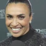 Marta Instagram - A RAINHA TEM VAGA NO SEU TIME? 👑⚽ A adm aqui já tá sonhando com a @martavsilva10 no futebol brasileiro 🇧🇷 E aí, ela vem pro Corinthians? Vascão? Outro? 👀 A Rainha e outras estrelas do futebol mundial estão marcando presença no #TheBestNaCazéTV! Corre pra live porque já começou!
