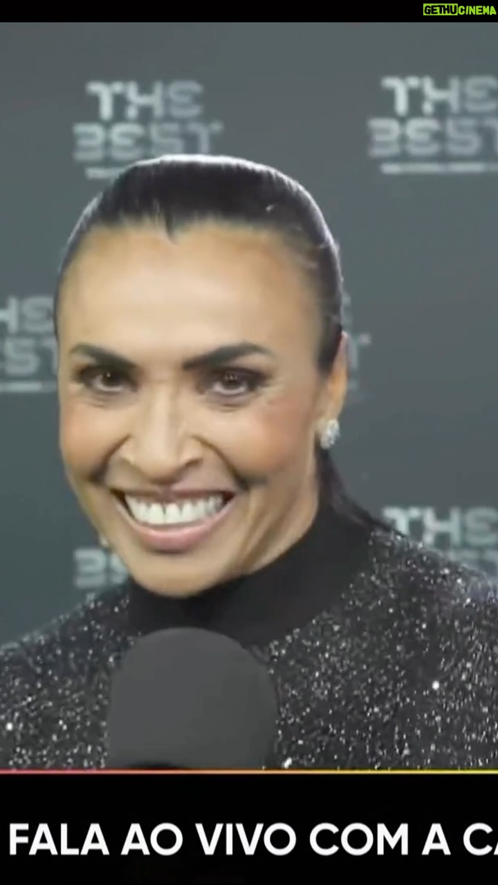 Marta Instagram - A RAINHA TEM VAGA NO SEU TIME? 👑⚽ A adm aqui já tá sonhando com a @martavsilva10 no futebol brasileiro 🇧🇷 E aí, ela vem pro Corinthians? Vascão? Outro? 👀 A Rainha e outras estrelas do futebol mundial estão marcando presença no #TheBestNaCazéTV! Corre pra live porque já começou!