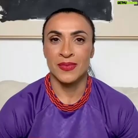 Marta Instagram - Eu nunca imaginei um dia fazer um comunicado desses, mas pode acreditar: eu estou treinando para ser a Rainha de uma nova modalidade! Se prepare aí e vem comigo. Mas oh, já aviso que não vou dar moleza pra ninguém não, viu? #publi