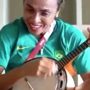 Marta Instagram - Não vamos deixar o sonho morrer 

@selecaofemininadefutebol 
🎥 @letoribas