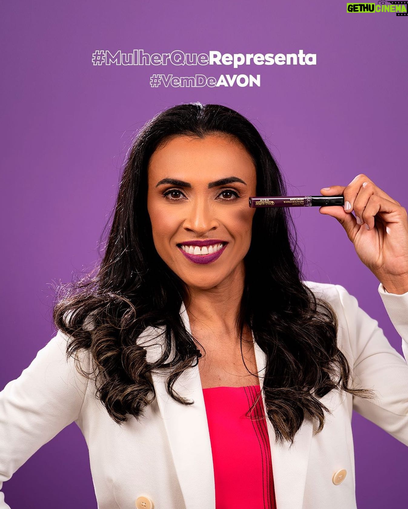 Marta Instagram - Uma #MulherQueRepresenta inspira outras mulheres a buscarem seus sonhos! Hoje é o Dia Internacional da Mulher e a minha parceira @avonbrasil me convidou a celebrar a representatividade feminina falando da força da nossa união. Eu que represento o avanço das mulheres no mundo do futebol tenho orgulho de também representar a AVON, uma marca que acredita no poder da beleza para empoderar mulheres. E se eu fosse você não perdia o #BBB22 hoje! Eu vou estar lá contando mais dessa história. Marque uma #MulherQueRepresenta você aqui nos comentários e #VemDeAVON celebrar a força feminina!