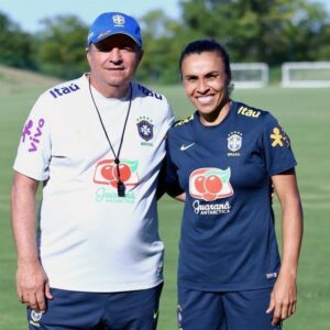 Marta Instagram - Vá em paz professor,
Sua missão nessa terra você cumpriu e com muito êxito.Desconheço qualquer ser humano igual, voce soube viver a vida de maneira digna e honestamente, orgulho demais de ter vivido momentos maravilhosos ao seu lado e ter tido a oportunidade de aprender muito. Obrigada por tudo e descanse em paz 🙏🙌🏼! #professorvadao
.
.

Rest in peace, Professor. You have accomplished very successfully your mission in this Earth. I don't know any human being like you, you knew how to live your life in a dignified and honest way. I am so proud to have lived wonderful moments by your side and to have had the opportunity to learn a lot from you. Thank you for everything and rest in peace!
