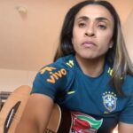 Marta Instagram - 21/03/2019 mandei esse pequeno vídeo para um grupo de amigas, e hoje. Na situação que estamos passando a minha fé continua firme. Acredite , faça sua parte , tenha responsabilidade e atitude e acima de tudo muita fé em Deus. Vamos vencer essa batalha juntos 🙌🏼