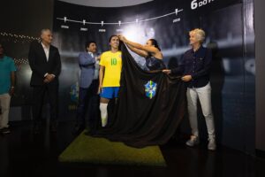 Marta Instagram - Hoje foi um dos dias mais especiais da minha vida. Poder eternizar a minha história na casa do nosso futebol , história essa que não é só minha e sim de todas aquelas pessoas que contribuíram e que ainda contribui em minha trajetória . Minhas companheiras de trabalho meus treinadores desde o professor tota, minha família ,meu empresário e grande mentor @fpfarah ,meus amigos , meus fãs e em especial aquelas mulheres guerreiras que lutaram desde o princípio para que hoje pudéssemos viver uma nova era no nosso futebol . Deixo aqui meu agradecimento a confederação brasileira em nome do presidente Ednaldo Rodrigues e a todos que de maneira direta e indireta colaboraram para que tudo isso acontecesse. Gratidão ! @selecaofemininadefutebol @cbf_futebol #futebolfemininobrasil