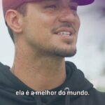 Marta Instagram - Para celebrar o Dia Internacional das Mulheres, o nosso Tricampeão Mundial @gabrielmedina escolheu usar o nome da @martavsilva10 na sua lycra no #MeoRipCurlProPortugal. 🏄🏽‍♂️🤝⚽️ #IWD2023 Também conhecida como a Rainha do Futebol, Marta já foi eleita seis vezes a melhor jogadora do mundo e é definitivamente a maior jogadora da história do esporte.👸🏻🔟 #WSLBrasil